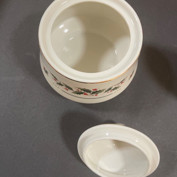 VTG Bradlees Porcelain Ware 5” Sugar + Creamer Set Holly Yuletide Original Box - Picture 4 of 7